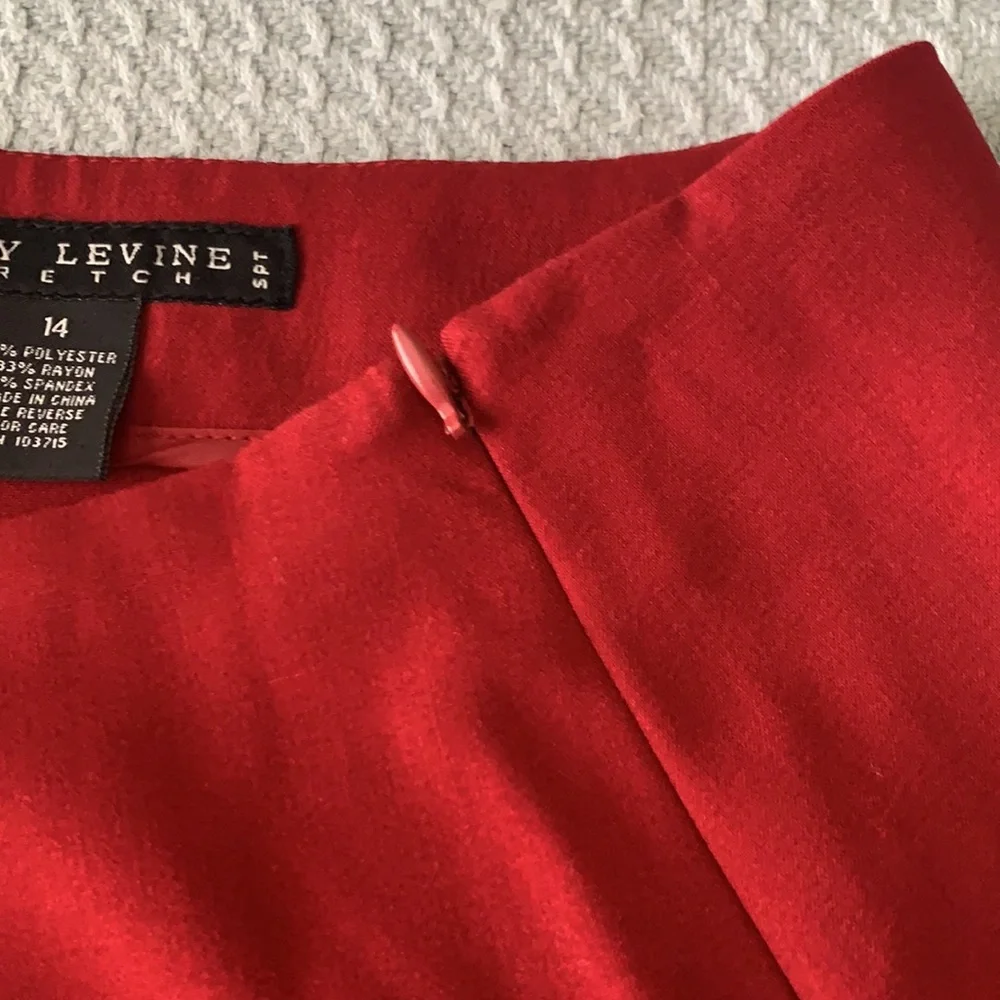 Larry Levine Pleated Bottom Pencil Skirt. Size 14 - Picture 5 of 5